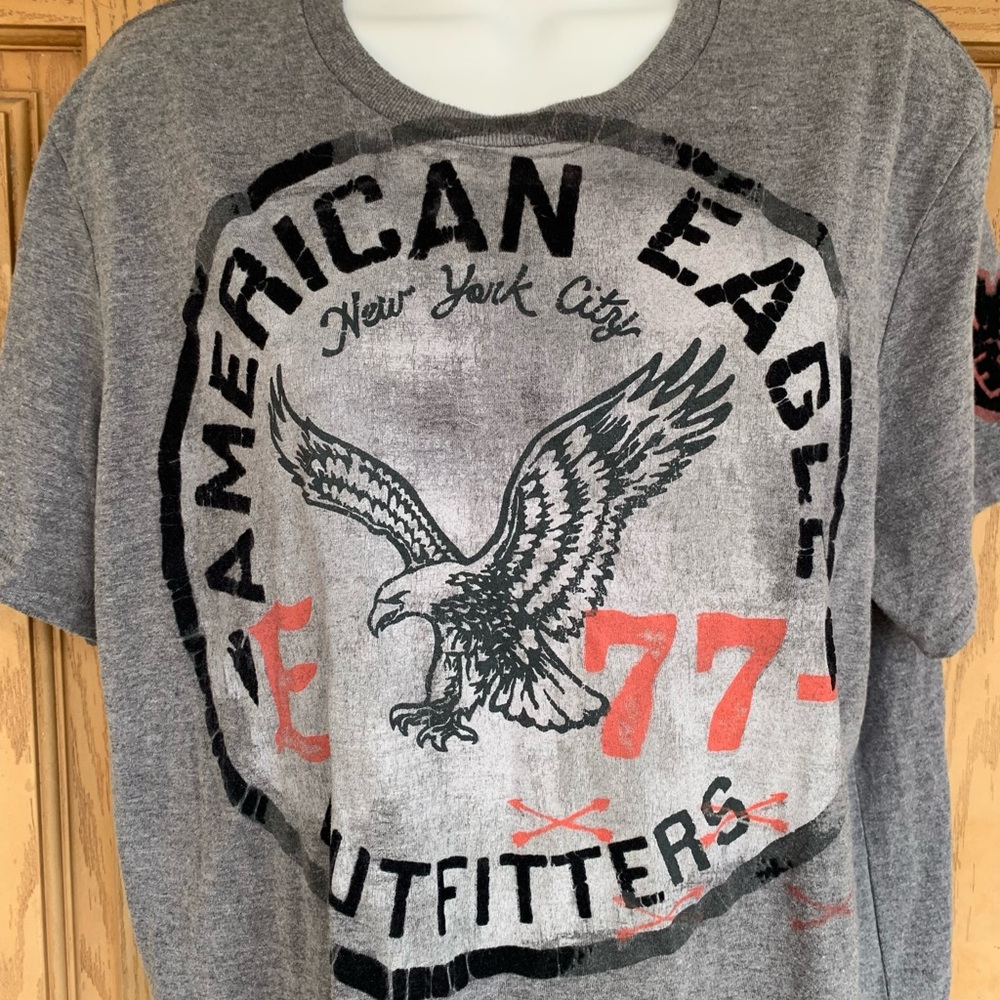 π3/$25 American Eagle Outfitters Gray and Red Graphic Tee large - Picture 2 of 9